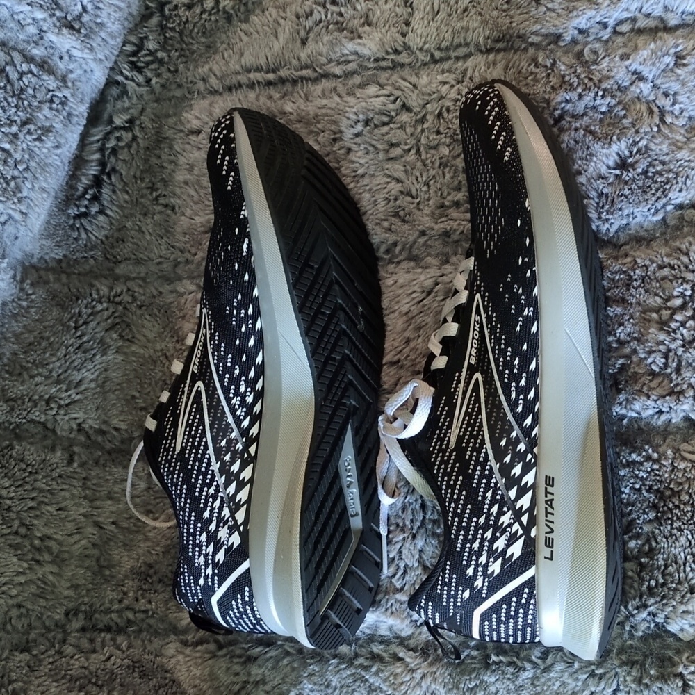 Women’s Levitate 5 Running Shoes​​​ - Picture 4 of 8